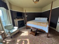 Edwards Waterhouse Inn