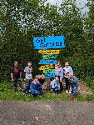Children by signs at Audubon