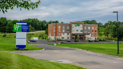holiday-inn-express-and-suites-jamestown