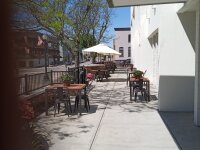 Pearl City Hops Outdoor Seating