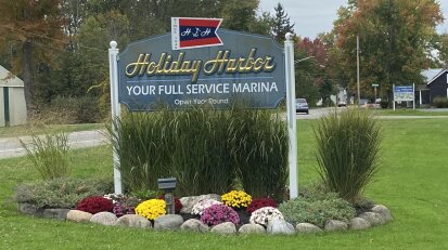 Holiday Harbor Marina Sign