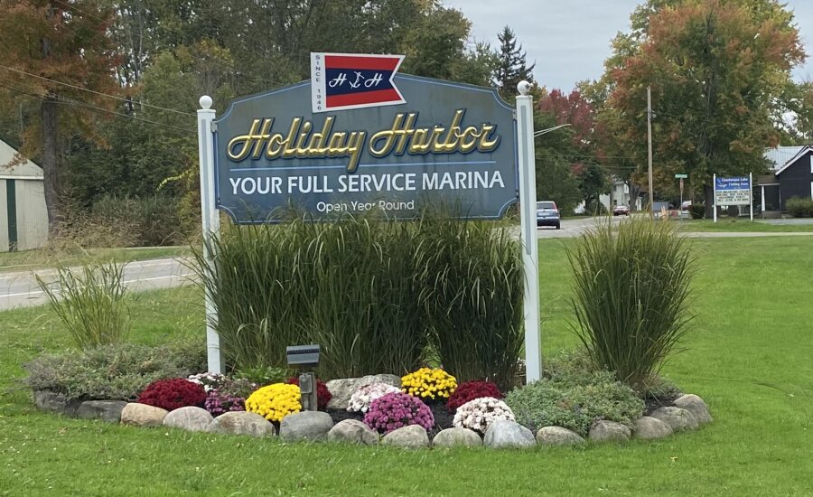 Holiday Harbor Marina Sign
