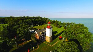 Dunkirk-Lighthouse-Lake-Erie-LR