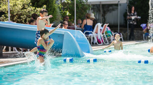 Outdoor-Pool-PeeknPeak-LR