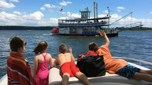 Chautauqua-Bell-Family-Boating-Chautauqua-Lake-RachaelWileySteffen-LR