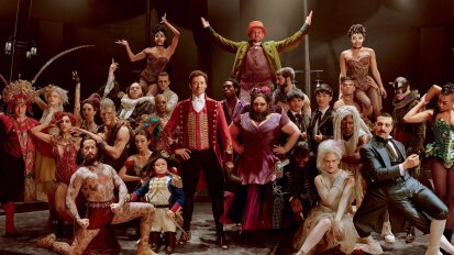 01-the-greatest-showman-hugh-jackman-vogue-september-issue-2017-ezgif