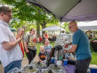 Family shopping Fredonia Farmers Market web