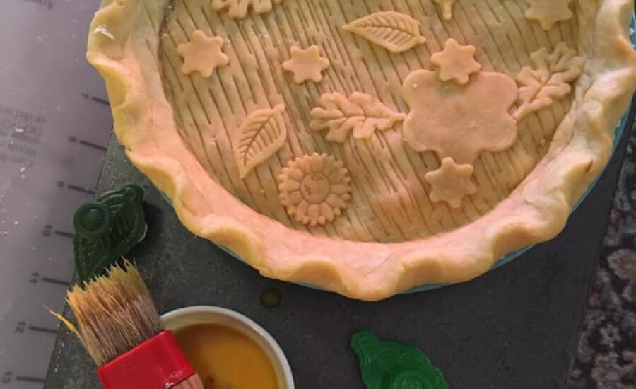 Persnikkity Pies fall themed pie