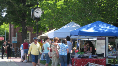 Crowd at Westfield Farmers Market