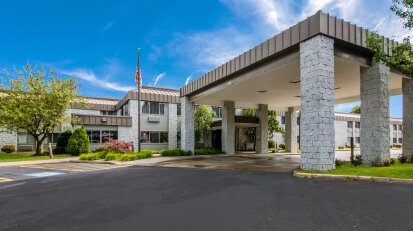 Clarion Pointe Jamestown Exterior