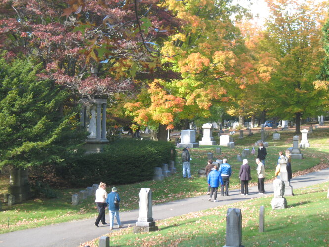 Lake View Cemetery Tours